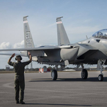 Los F-22 fueron trasladados desde una base en Inglaterra hacia Medio Oriente como parte del reposicionamiento estratégico de Estados Unidos en la región. Los F-22 fueron trasladados desde una base en Inglaterra hacia Medio Oriente como parte del reposicionamiento estratégico de Estados Unidos en la región.