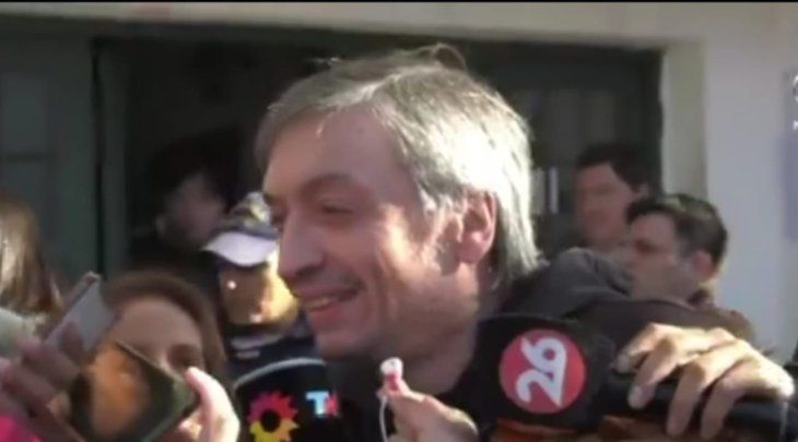 Máximo Kirchner votó en la Escuela 5 de Tolosa.