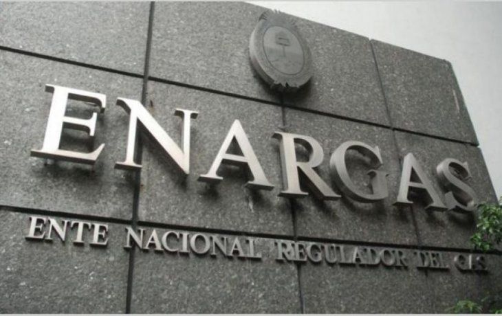 La designación del nuevo interventor se lee como un intento por garantizar continuidad institucional y operativa durante esta etapa de transición al organismo unificado con el ENRE. La designación del nuevo interventor se lee como un intento por garantizar continuidad institucional y operativa durante esta etapa de transición al organismo unificado con el ENRE.