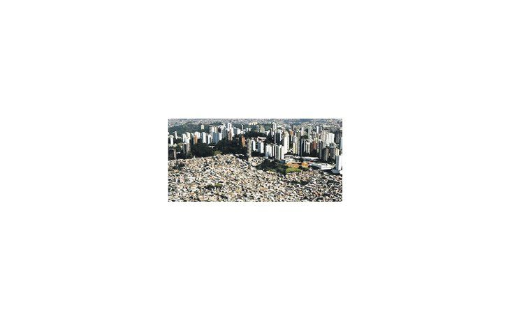 Paraisópolis, una de las mayores favelas de San Pablo, refleja, pese a los avances sociales de los últimos ocho años, los contrastes que persisten en Brasil.