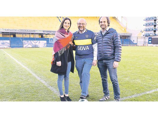 APASIONADOS. El titular del Parlamento Europeo, el alemán Martin Schulz, es un fanático del CABJ y ayer cumplió su deseo de pisar La Bombonera con Micaela Morán y Enzo Pagani.