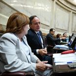 Camau Espínola y Alejandra Vigo, los dos representantes de Provincias Unidas en el Senado. Camau Espínola y Alejandra Vigo, los dos representantes de Provincias Unidas en el Senado.