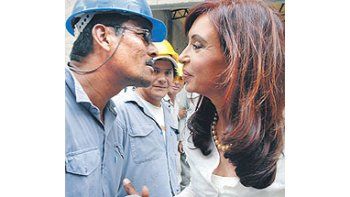 ámbito.com | Cristina deKirchner estuvoayer enMoreno,provincia deBuenos Aires,donde ademásde saludar a ungrupo deobreros,festejó eltriunfo deBarack Obamae invitó aldemócrata atrabajar enconjunto por laredistribuciónde la riqueza.