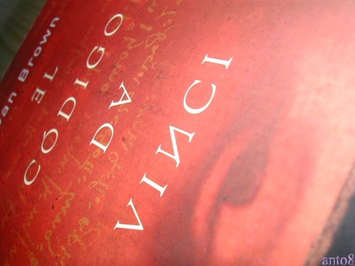 Código Da Vinci, por Dan Brown. Código Da Vinci, por Dan Brown.
