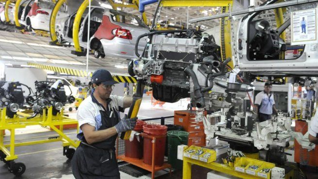 Fiat paralizó la producción por las inundaciones en Brasil