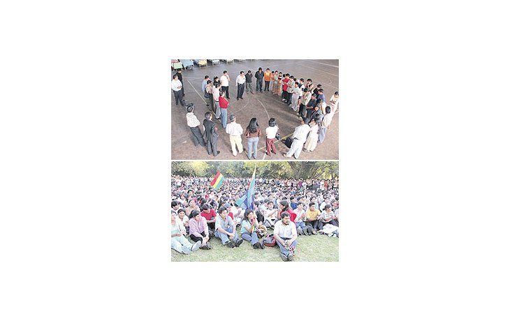 ámbito.com | En el gimnasio del polideportivo de Parque Avellaneda -donde se dispusieron cerca de ciencamas- ayer los ciudadanos bolivianos, alojados allí tras el incendio de Caballito, reclamaronante funcionarios de su país. (arriba) Integrantes de la comunidad b