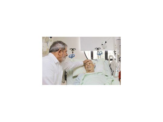 Lula en el hospital en su visita a Alencar.
