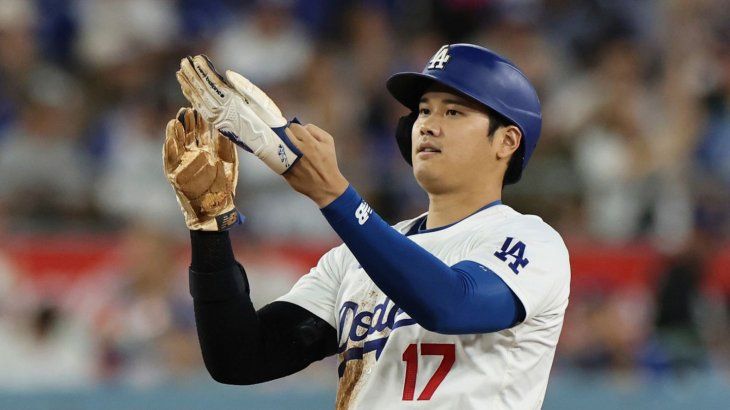 La cifra que se maneja por la pelota histórica de Shohei Ohtani, que fue atrapada por el fan y que no quiere devolver, es de 300 mil dólares, que al tipo de cambio al cierre de este mes, equivaldría a 5 millones 824 mil 470 pesos mexicanos. La cifra que se maneja por la pelota histórica de Shohei Ohtani, que fue atrapada por el fan y que no quiere devolver, es de 300 mil dólares, que al tipo de cambio al cierre de este mes, equivaldría a 5 millones 824 mil 470 pesos mexicanos.