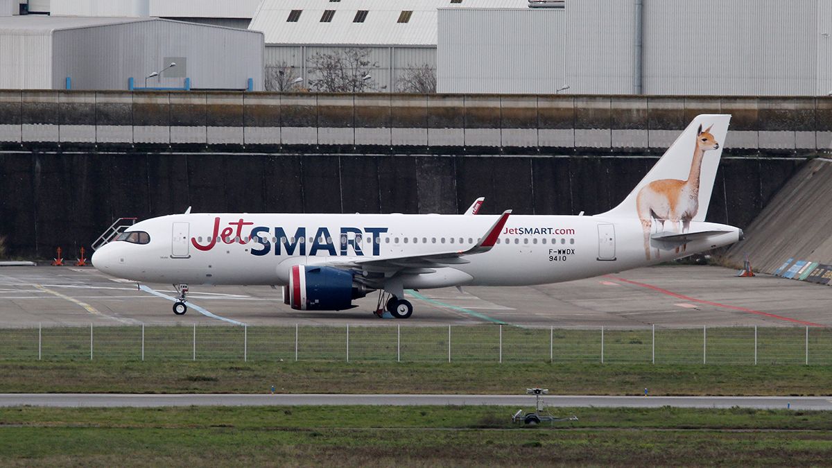 Un copiloto de JetSmart aterrizó de emergencia por desvanecimiento del piloto