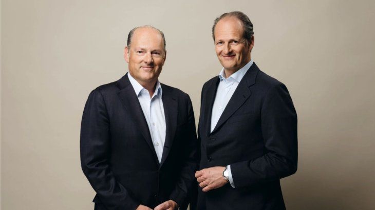 Los hermanos Oetker tuvieron una fuerte disputa por la división de la empresa familiar, y Alfred lidera uno de los bandos junto a Carl.