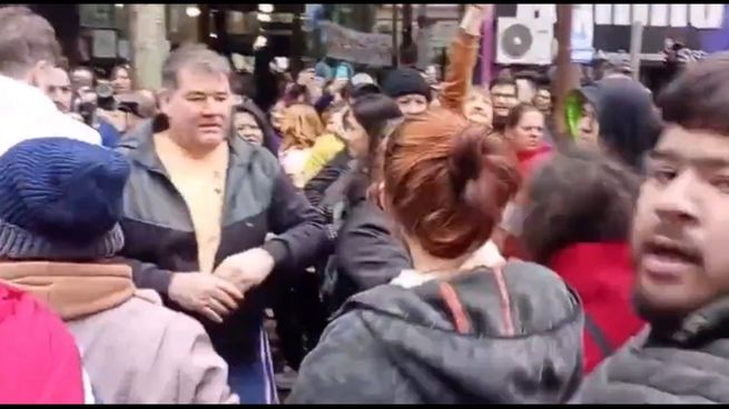 Incidentes en una movilización de yerbateros en Oberá (Captura de video).