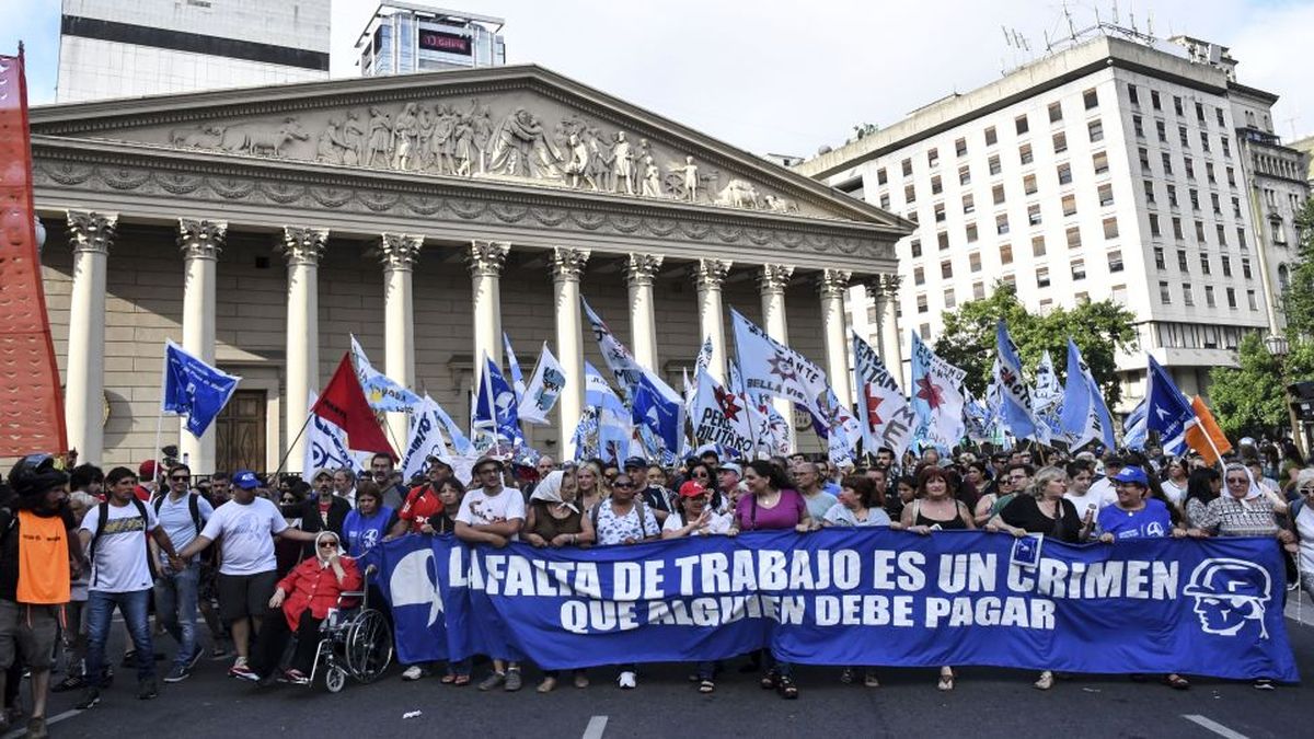 Miles de personas marcharon a la Plaza de Mayo tras el fallo de Bonadio