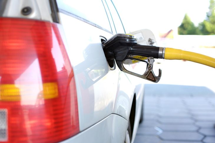 Combustibles: el Gobierno postergó hasta marzo el aumento del impuesto para evitar el impacto en precios