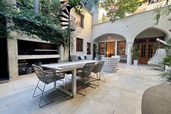 La mayoría cuentan con parque, patio y piscina en varios casos La mayoría cuentan con parque, patio y piscina en varios casos