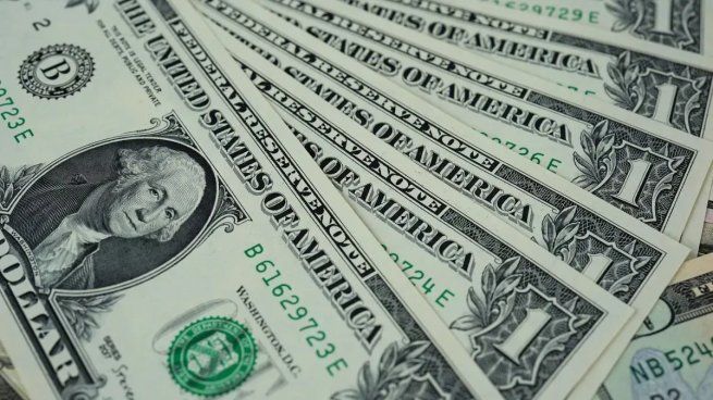 1 dólar