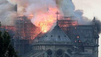 imagenes del desastre: asi fue el incendio en notre dame