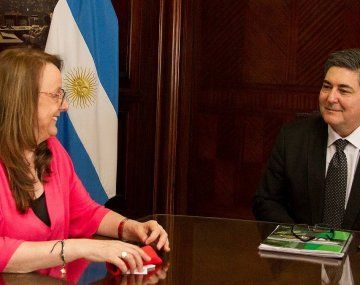 El secretario de Energía de la Nación, Sergio Lanziani y la gobernadora de Santa Cruz, Alicia Kirchner.