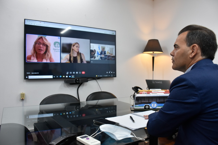 Marcelo Rodio (Córdoba), Andrea Zorzón (Santa Fe) y Eva Jokanovich (Rosario), durante el encuentro virtual en el que se acordó la unificación del boleto en 59,35 pesos.