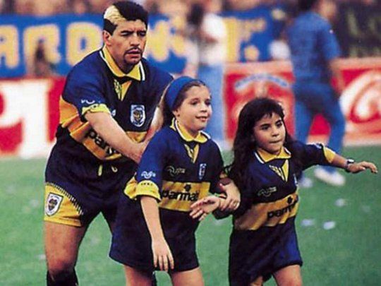 Diego Maradona había jugado para Boca su último partido el 2 de diciembre de 1981. Luego de trece largos años, casi catorce, retornaba al Xeneize.
