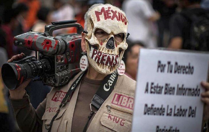 en el 2020 asesinaron a 50 periodistas y encarcelaron a otros 400, segun reporteros sin fronteras