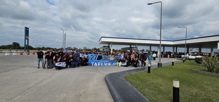 Dos micros partieron desde Tafí Viejo a Constitución para apoyara a la expresidenta del PJ Nacional. Dos micros partieron desde Tafí Viejo a Constitución para apoyara a la expresidenta del PJ Nacional.
