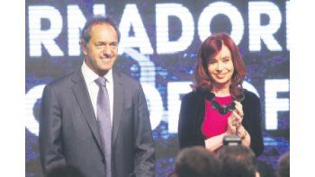 Cristina de Kirchner estuvo en el acto con Daniel Scioli en el que se firmó un acta con los gobernadores de provincias productoras. Destacaron rol de YPF.