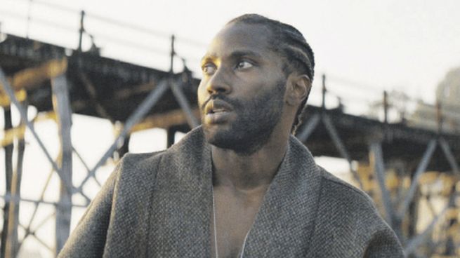 resistencia. John David Washington, héroe del nuevo film distópico.