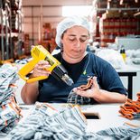 Brecha salarial: Diferencias de hasta 1.025 horas laborales anuales para comprar un iPhone entre provincias. Brecha salarial: Diferencias de hasta 1.025 horas laborales anuales para comprar un iPhone entre provincias.
