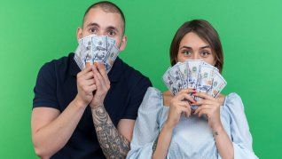 Organizar las finanzas en pareja ayuda a sostener proyectos en común sin que el dólar guardado pierda protagonismo. Organizar las finanzas en pareja ayuda a sostener proyectos en común sin que el dólar guardado pierda protagonismo.