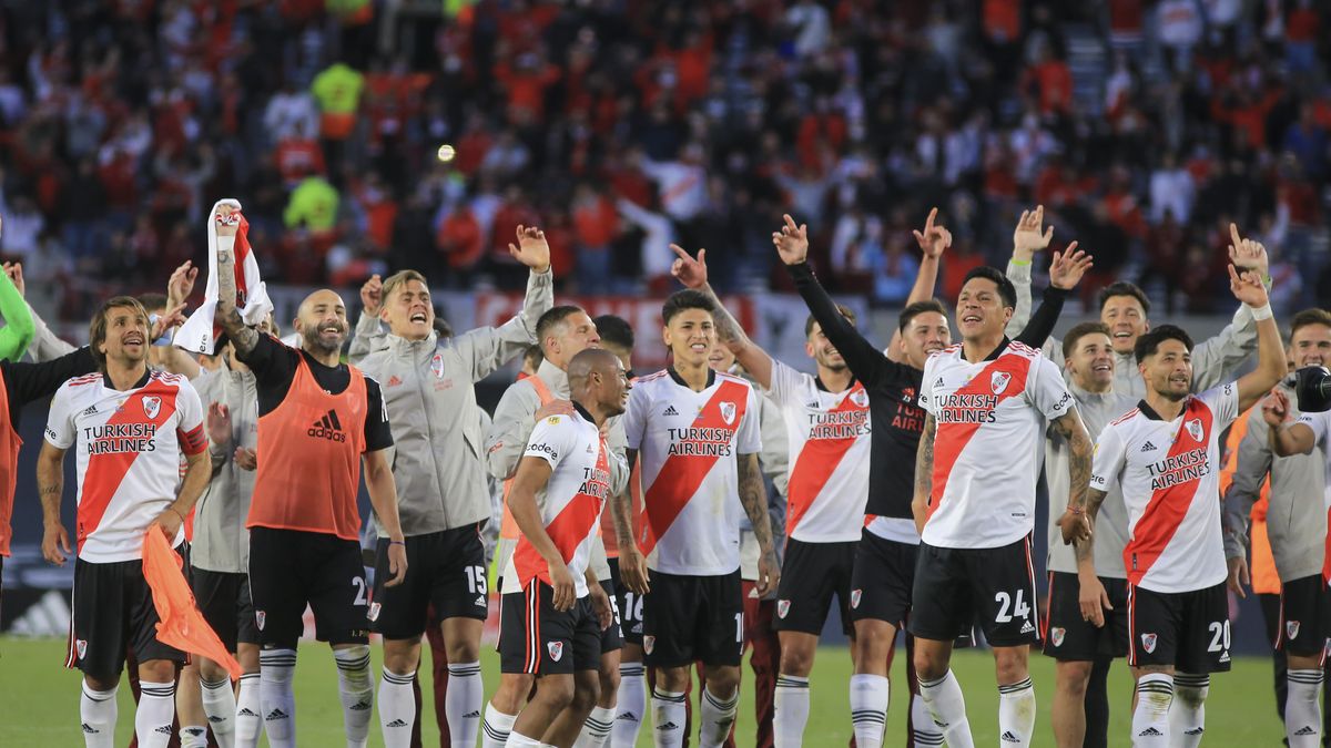 River receives San Lorenzo, with the great chance of taking a good distance at the top