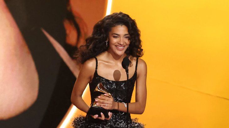 Recientemente obtuvo el premio a Mejor Nueva Artista en los Grammys 2026.