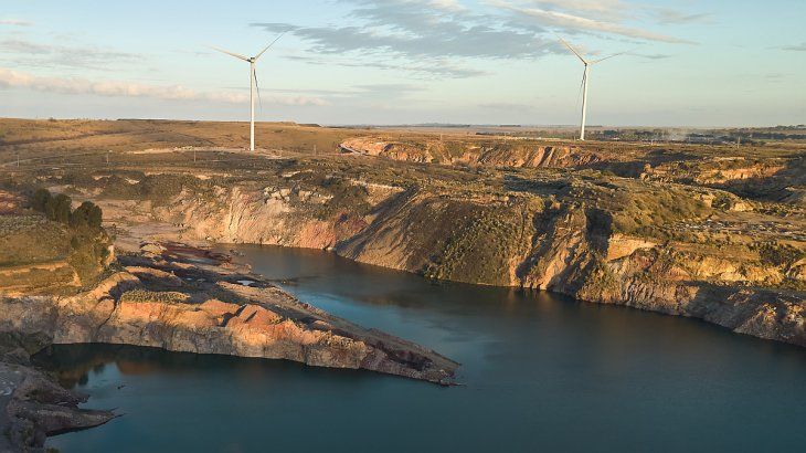 La potencia máxima de cada aerogenerador es de 7 MW cada uno, superando así a la potencia de los aerogeneradores del Parque Eólico General Levalle, también de YPF Luz. La potencia máxima de cada aerogenerador es de 7 MW cada uno, superando así a la potencia de los aerogeneradores del Parque Eólico General Levalle, también de YPF Luz.