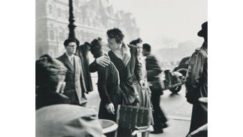 «El beso del hotel de Ville» fue la fotografía que hizo famoso a Robert Doisneau.