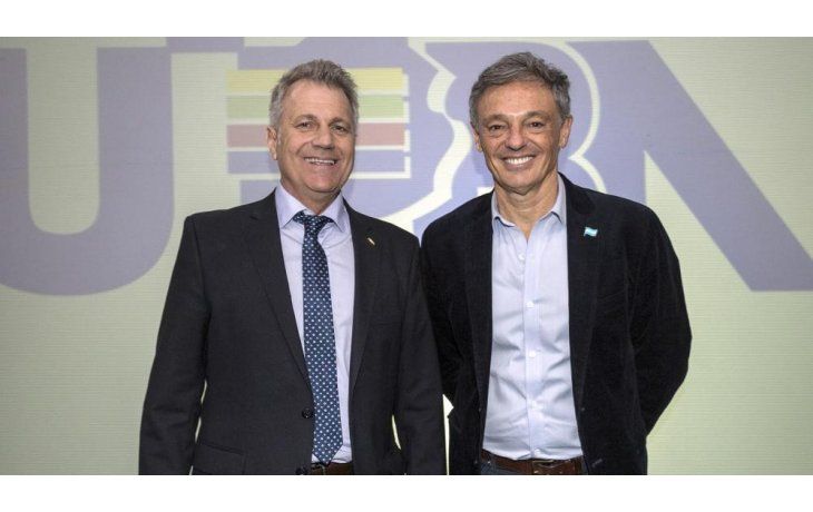El presidente de UIPBA, Mario Gualtieri y el ministro de Producción Francisco Cabrera.