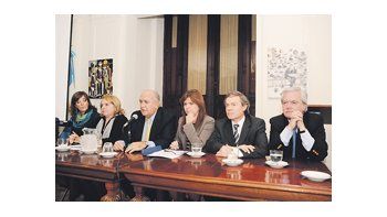 ámbito.com | En la presentación del índice de inflación estuvieron los diputados Paula Bertol (PRO), Silvana Giudici (UCR), Ricardo Gil Lavedra (UCR), Patricia Bullrich (Coalición Cívica), Gustavo Ferrari (Peronismo Federal) y Federico Pinedo (PRO).