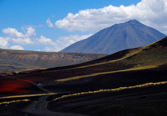La Payunia le ofrece al turismo paisajes increíbles, aunque acceder al lugar no es nada fácil.
