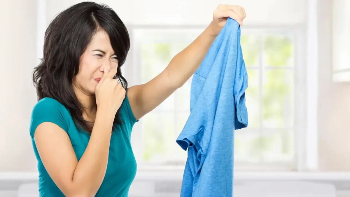 Natural ingredients to remove bad smell from clothes without washing them