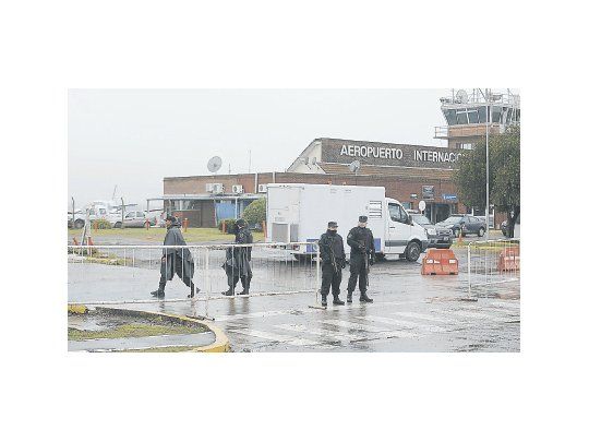 INVESTIGACIÓN. La Policía Federal y la Policía de Seguridad Aeroportuaria secuestraron ayer documentación de vuelos a España para avanzar con el caso.