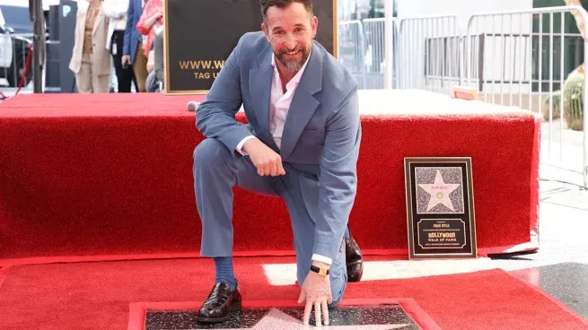 Wyle junto a su estrella.&nbsp;