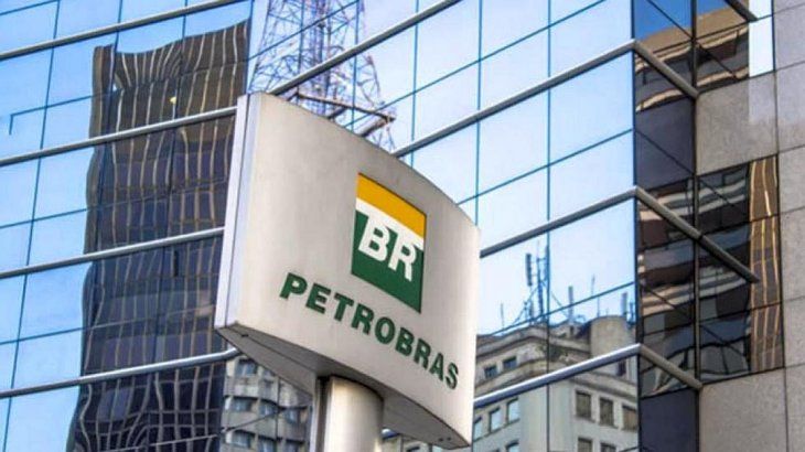 Bolsonaro sugirió un nuevo recorte en los precios de combustibles en Petrobras tras la caída del Brent