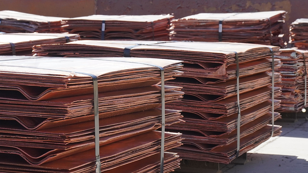 El dilema -según S&P Global- radica en que el cobre facilita la electrificación, pero su ritmo acelerado representa un desafío cada vez mayor para el metal.