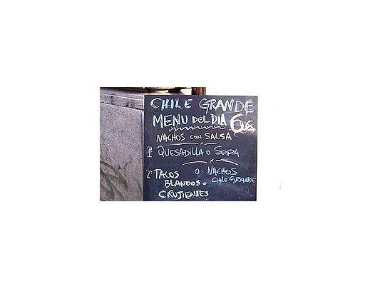 Un anuncio de un típico restaurante mexicano.