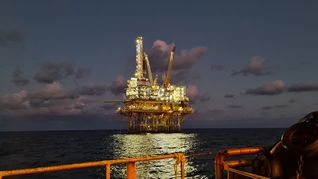 El petróleo subió casi 4% y cerró por encima de los u$s127 tras prohibición de EEUU