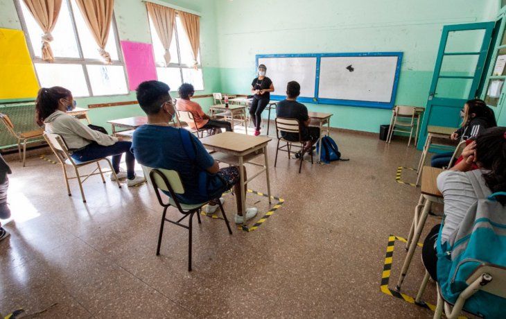 Nación cruzó a Ciudad por los barbijos en las aulas: es obligatorio para todos los grados.