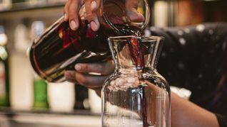 Coctelería con vino