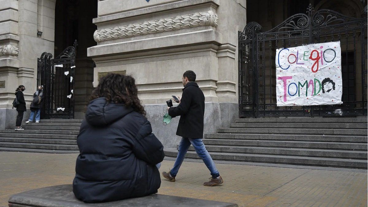 Vuelven a tomar el Colegio Buenos Aires: rechazan gestión de la rectora