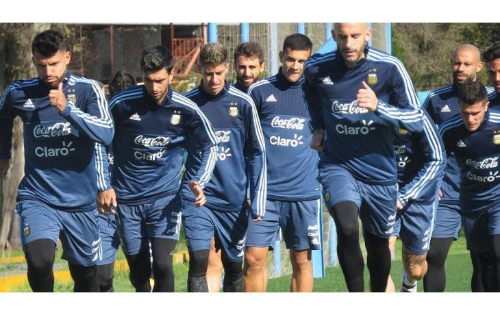 La Selección entrenó y viajó a Uruguay.
