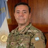 Presti cuenta con una extensa trayectoria militar. Presti cuenta con una extensa trayectoria militar.