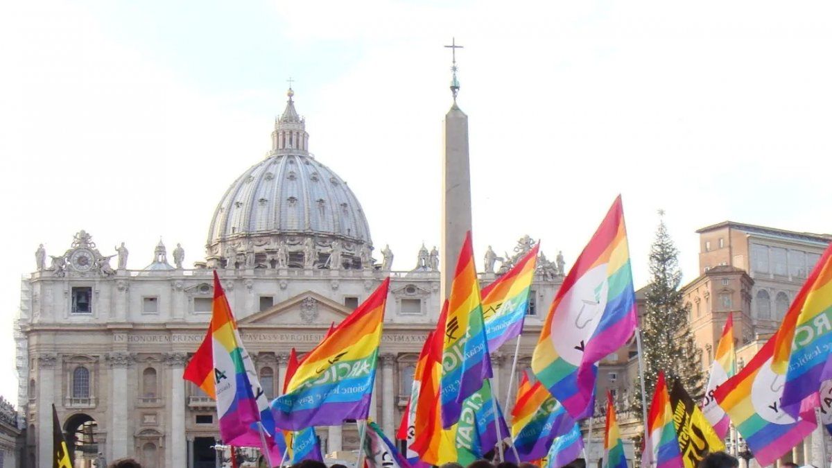 Vaticano Autoriza La Bendición De Parejas Del Mismo Sexo Pero Se Opone