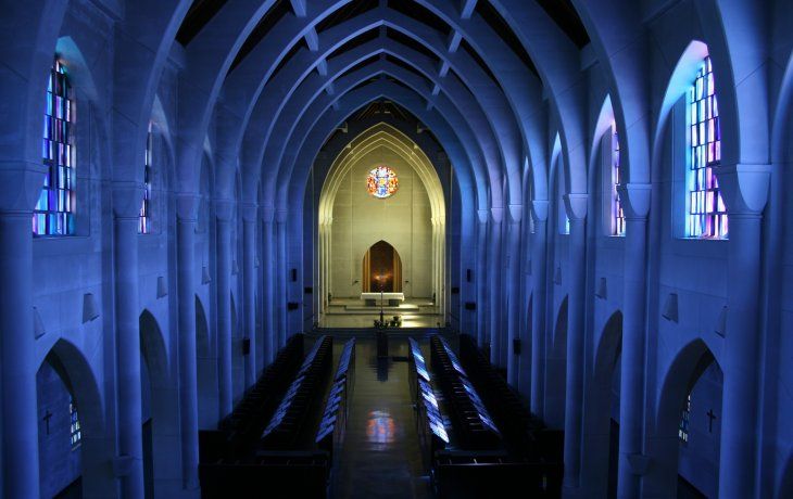 La Iglesia Católica en todo el mundo se vio sacudida por una ola de escándalos de abusos de menores, que dieron lugar a la apertura de investigaciones judiciales.